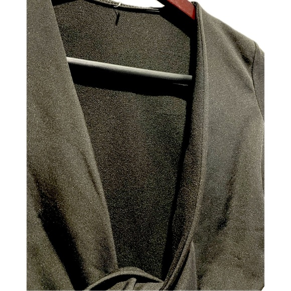 PTP-15.5-”Black Long Sleeve Crop with Twist Detail - Picture 5 of 9